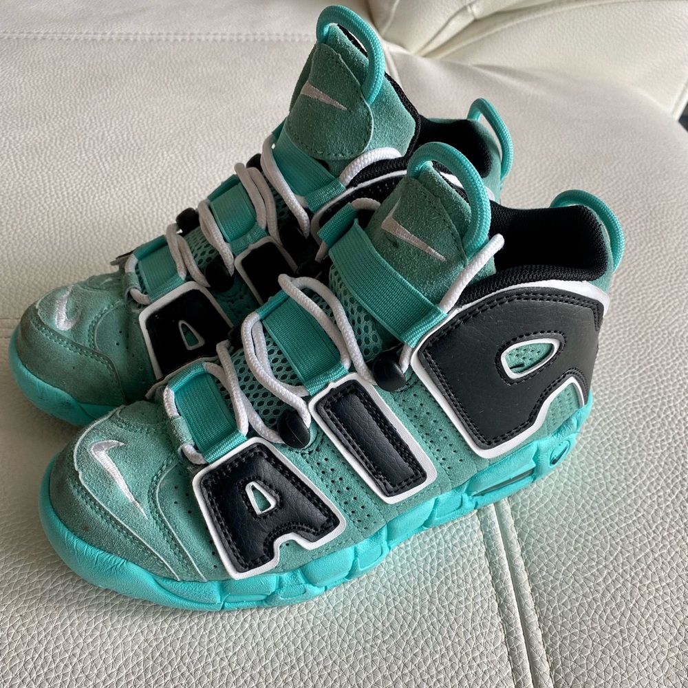 Kids Nike air more uptempo size 1Y